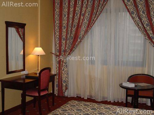 Hallmark Hotel 5